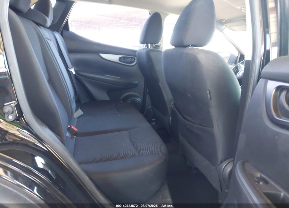 2017 NISSAN ROGUE SPORT VIN: JN1BJ1CPXHW000636
