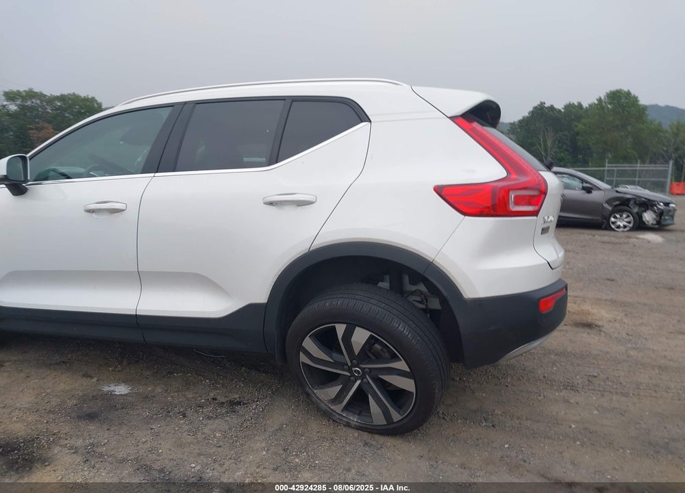 2024 VOLVO XC40 VIN: YV4L12UE5R2230319