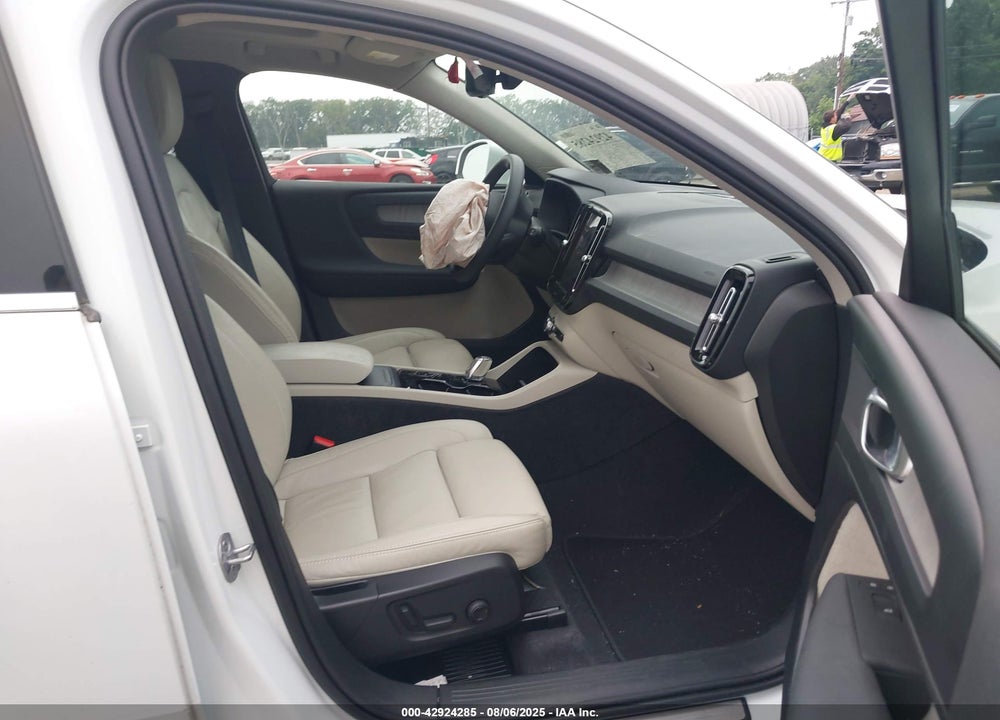 2024 VOLVO XC40 VIN: YV4L12UE5R2230319