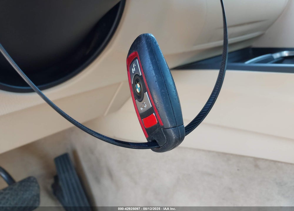 2016 BMW 3 SERIES VIN: WBA8E9G52GNU28706