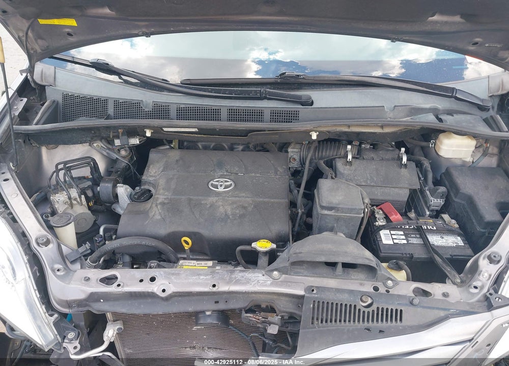 2011 TOYOTA SIENNA XLE V6 VIN: 5TDYK3DC9BS084659