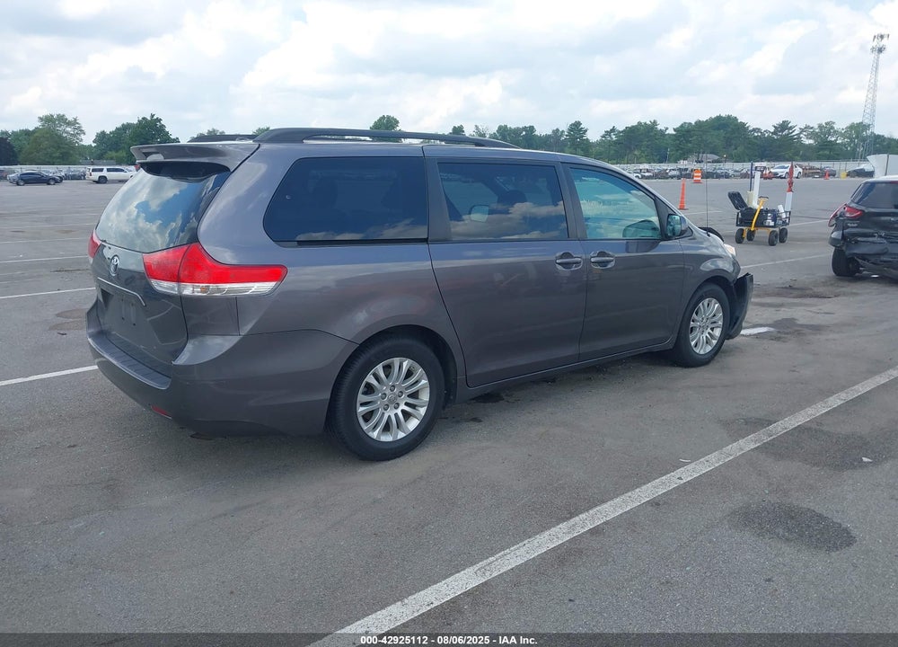 2011 TOYOTA SIENNA XLE V6 VIN: 5TDYK3DC9BS084659