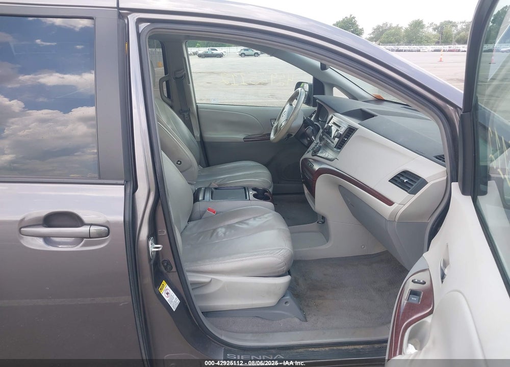 2011 TOYOTA SIENNA XLE V6 VIN: 5TDYK3DC9BS084659