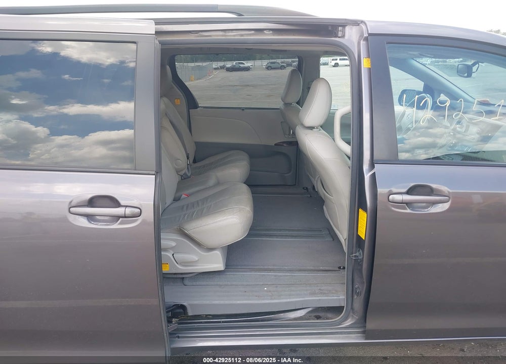 2011 TOYOTA SIENNA XLE V6 VIN: 5TDYK3DC9BS084659