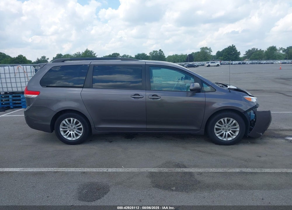 2011 TOYOTA SIENNA XLE V6 VIN: 5TDYK3DC9BS084659