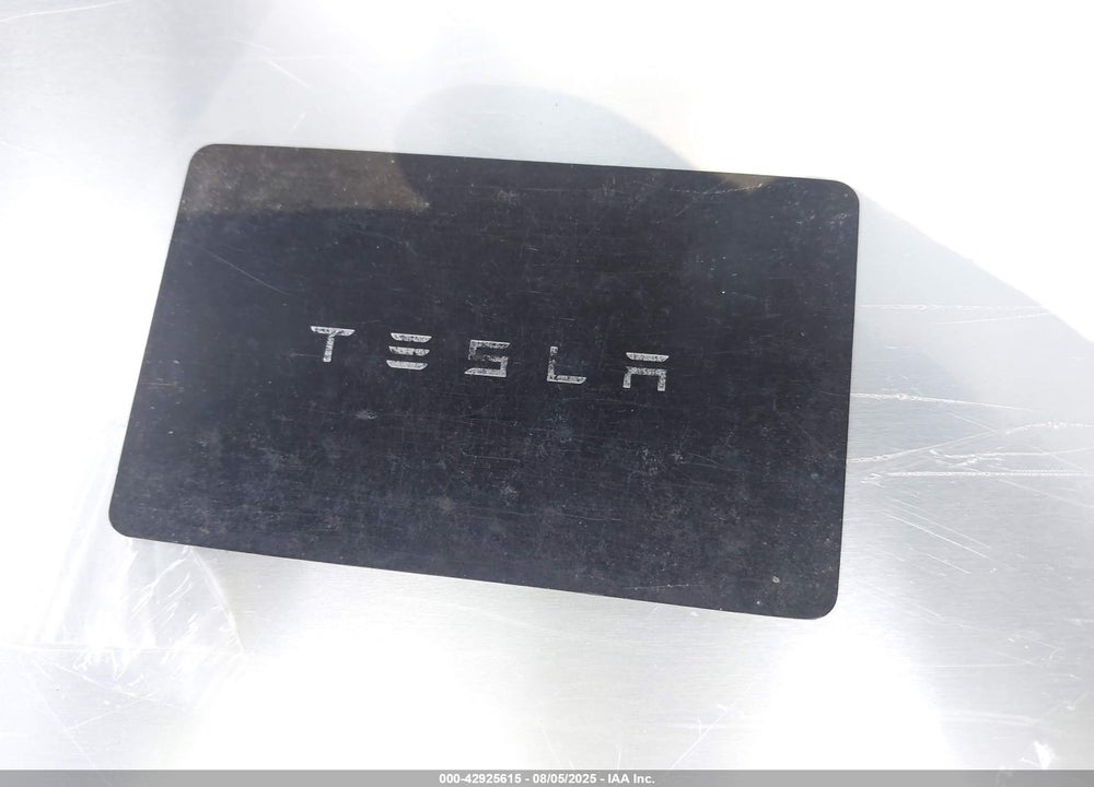 2024 TESLA MODEL Y VIN: 7SAYGDED9RF042993