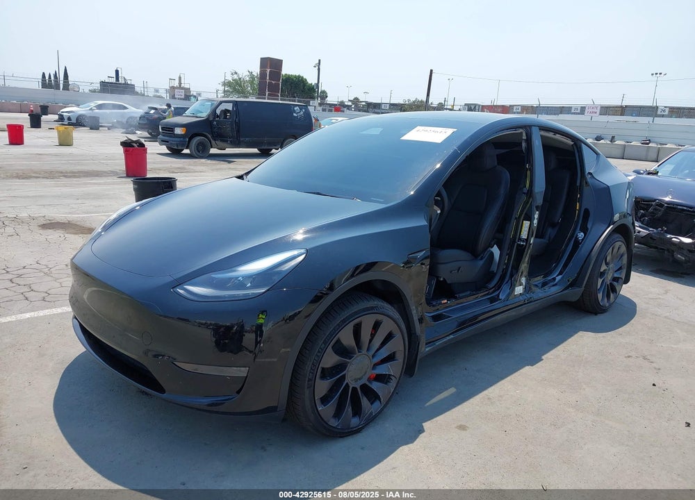 2024 TESLA MODEL Y VIN: 7SAYGDED9RF042993