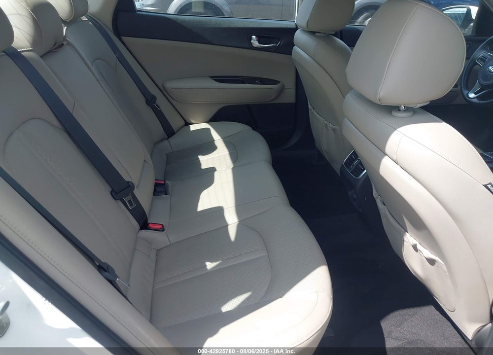 2018 KIA OPTIMA VIN: 5XXGU4L38JG242633