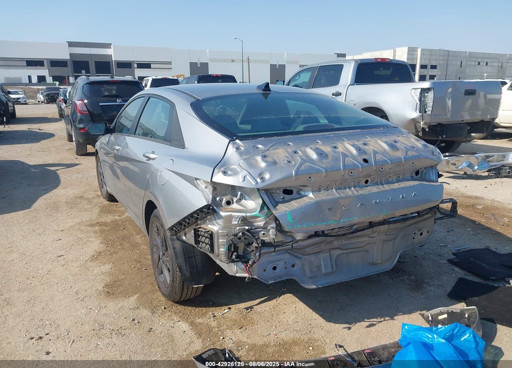 2022 HYUNDAI ELANTRA VIN: 5NPLM4AG8NH070831