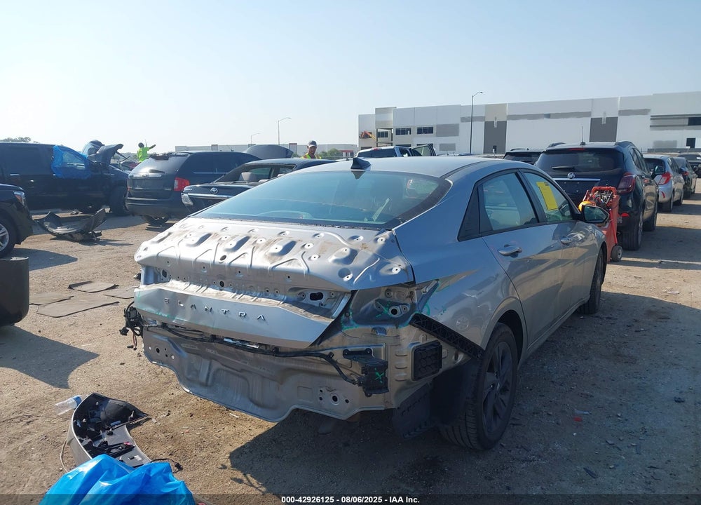 2022 HYUNDAI ELANTRA VIN: 5NPLM4AG8NH070831