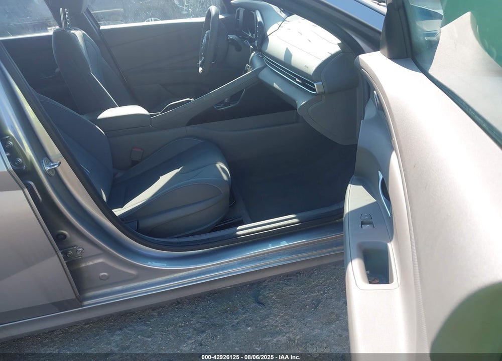 2022 HYUNDAI ELANTRA VIN: 5NPLM4AG8NH070831