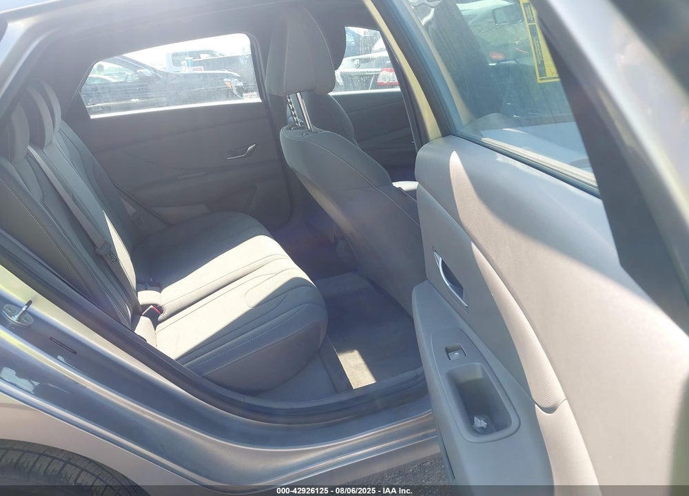 2022 HYUNDAI ELANTRA VIN: 5NPLM4AG8NH070831