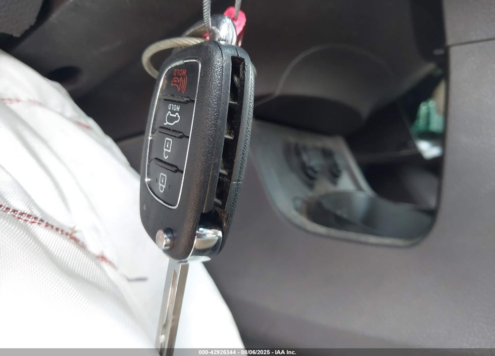 2018 HYUNDAI SANTA FE VIN: 5NMZT3LB4JH084404