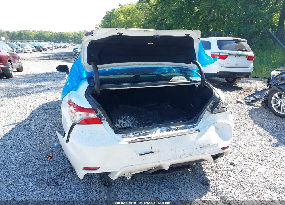 2018 TOYOTA CAMRY VIN: 4T1B11HK5JU045877