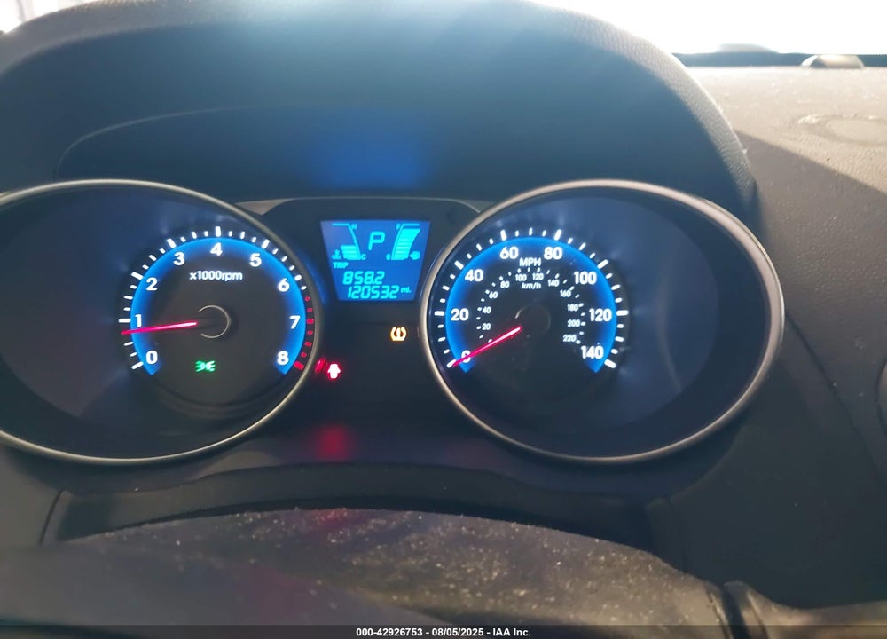 2010 HYUNDAI TUCSON VIN: KM8JUCAC7AU042013