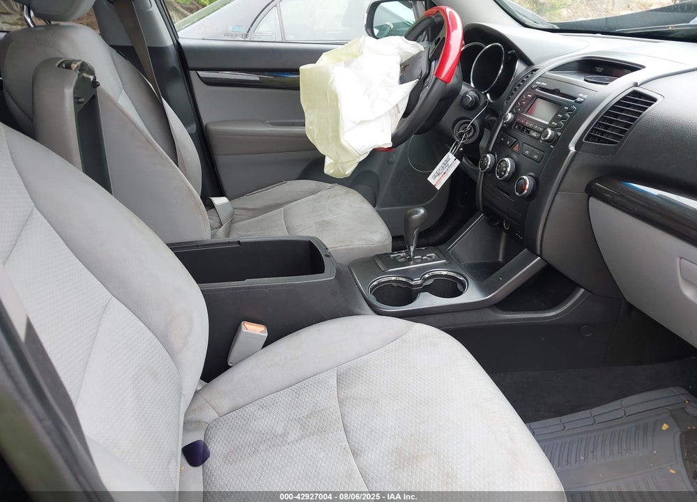 2011 KIA SORENTO VIN: 5XYKTCA1XBG019399