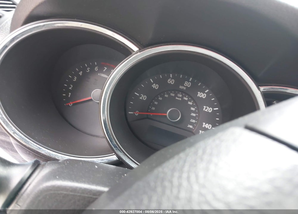 2011 KIA SORENTO VIN: 5XYKTCA1XBG019399