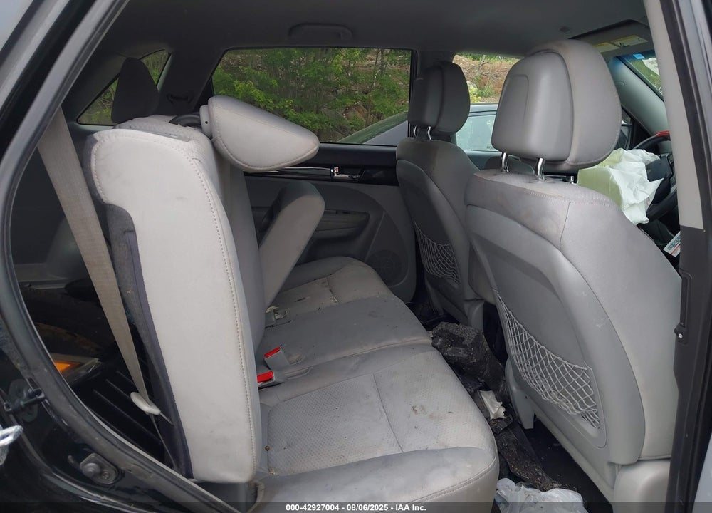 2011 KIA SORENTO VIN: 5XYKTCA1XBG019399