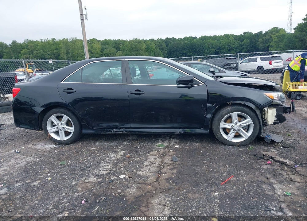 2014 TOYOTA CAMRY SE VIN: 4T1BF1FK3EU305896