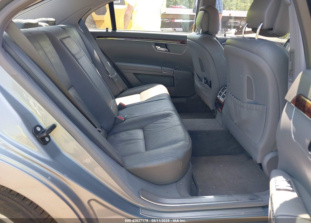 2007 MERCEDES-BENZ S 550 VIN: WDDNG71X47A095453