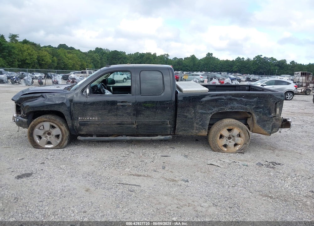 2011 CHEVROLET SILVERADO 1500 VIN: 1GCRCSE09BZ421717