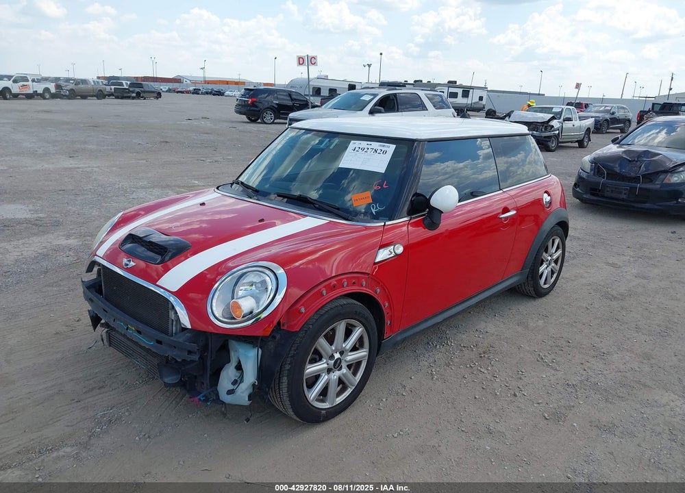 2011 MINI COOPER VIN: WMWSV3C58BTY21378