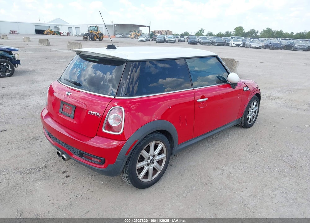 2011 MINI COOPER VIN: WMWSV3C58BTY21378