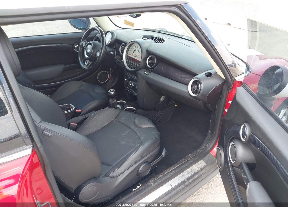 2011 MINI COOPER VIN: WMWSV3C58BTY21378