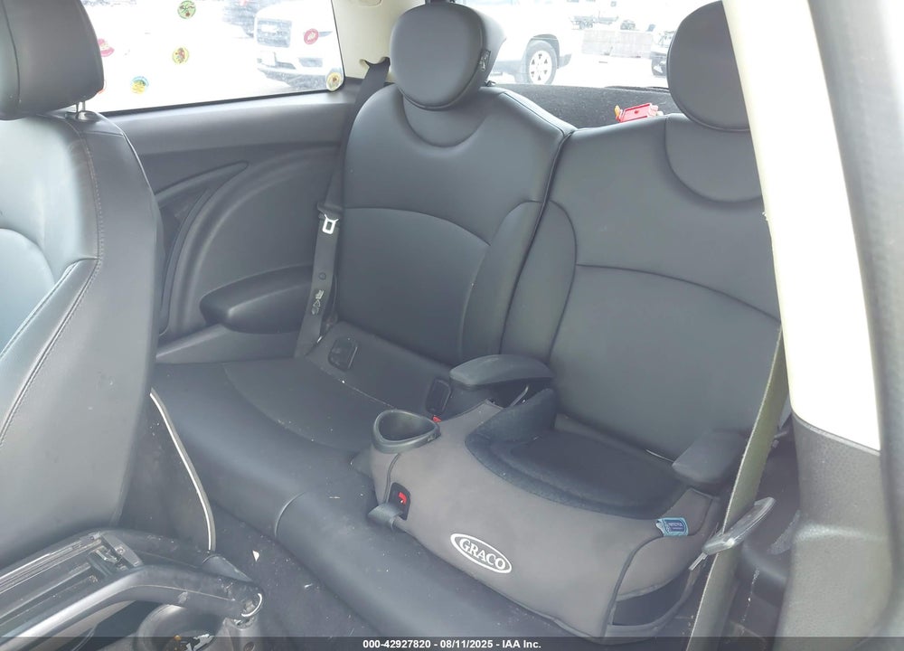 2011 MINI COOPER VIN: WMWSV3C58BTY21378