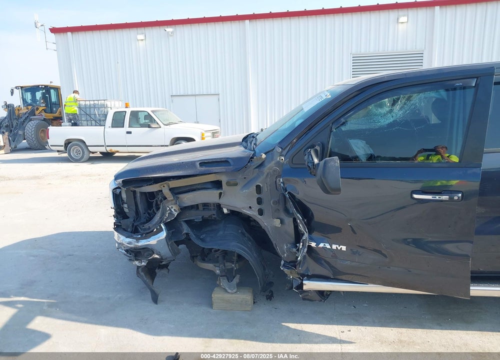 2019 RAM 1500 VIN: 1C6RREFT7KN562745