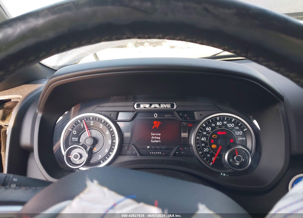 2019 RAM 1500 VIN: 1C6RREFT7KN562745
