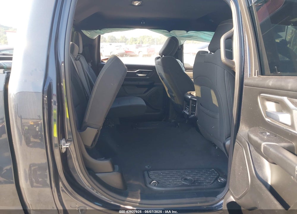 2019 RAM 1500 VIN: 1C6RREFT7KN562745