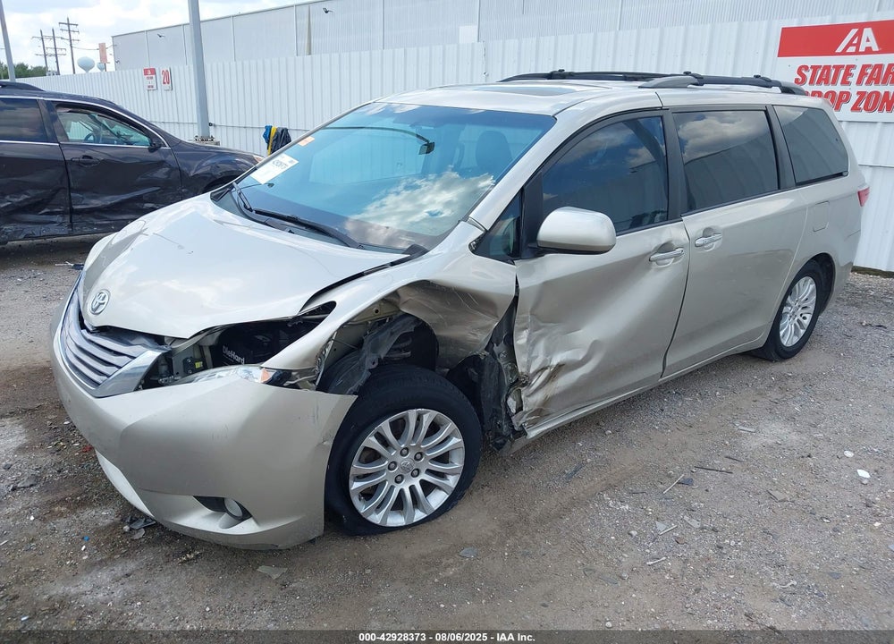 2015 TOYOTA SIENNA XLE 8 PASSENGER VIN: 5TDYK3DC8FS630924