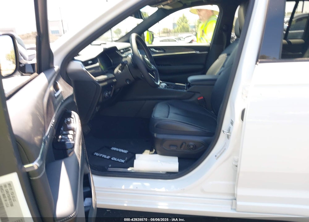 2024 JEEP GRAND CHEROKEE 4XE OVERLAND VIN: 1C4RJYD61RC107006