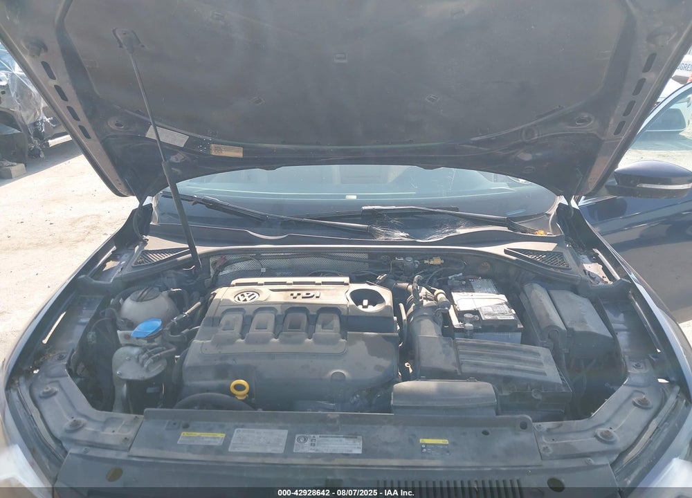 2015 VOLKSWAGEN PASSAT VIN: 1VWBV7A38FC088554