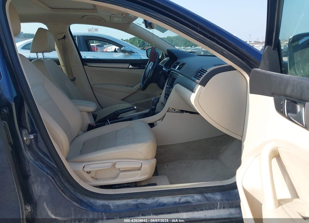 2015 VOLKSWAGEN PASSAT VIN: 1VWBV7A38FC088554