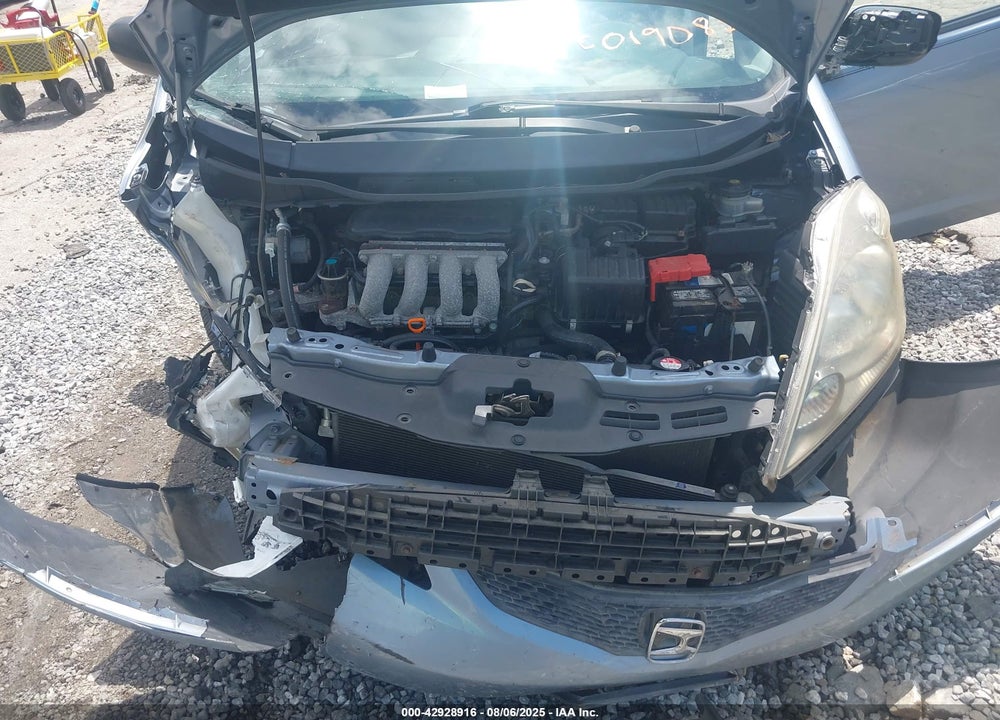 2011 HONDA FIT VIN: JHMGE8H3XBC019085