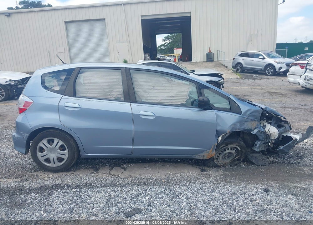 2011 HONDA FIT VIN: JHMGE8H3XBC019085
