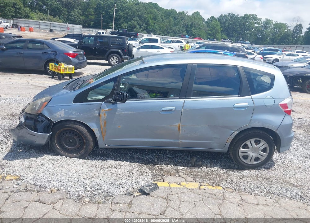 2011 HONDA FIT VIN: JHMGE8H3XBC019085