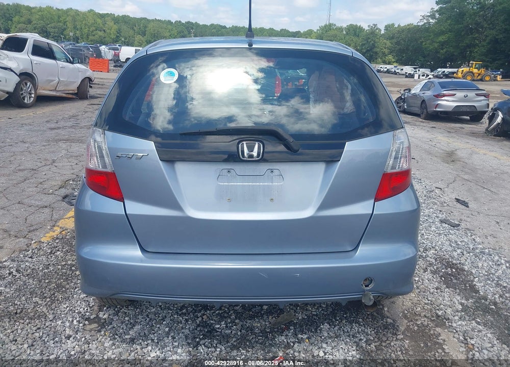 2011 HONDA FIT VIN: JHMGE8H3XBC019085