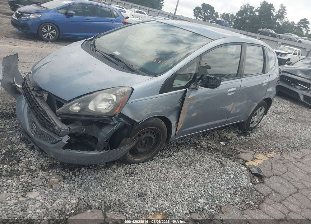 2011 HONDA FIT VIN: JHMGE8H3XBC019085