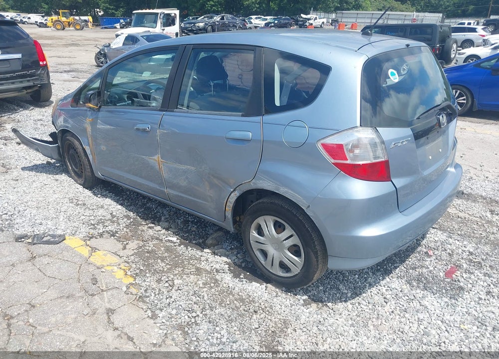 2011 HONDA FIT VIN: JHMGE8H3XBC019085