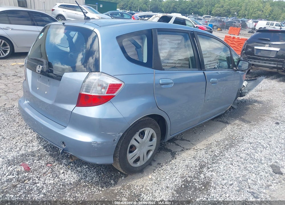 2011 HONDA FIT VIN: JHMGE8H3XBC019085