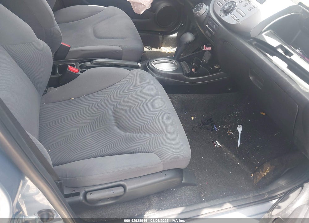 2011 HONDA FIT VIN: JHMGE8H3XBC019085