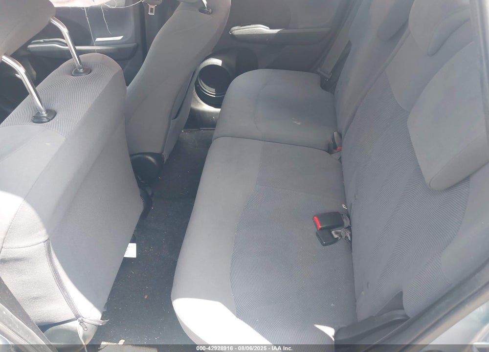 2011 HONDA FIT VIN: JHMGE8H3XBC019085