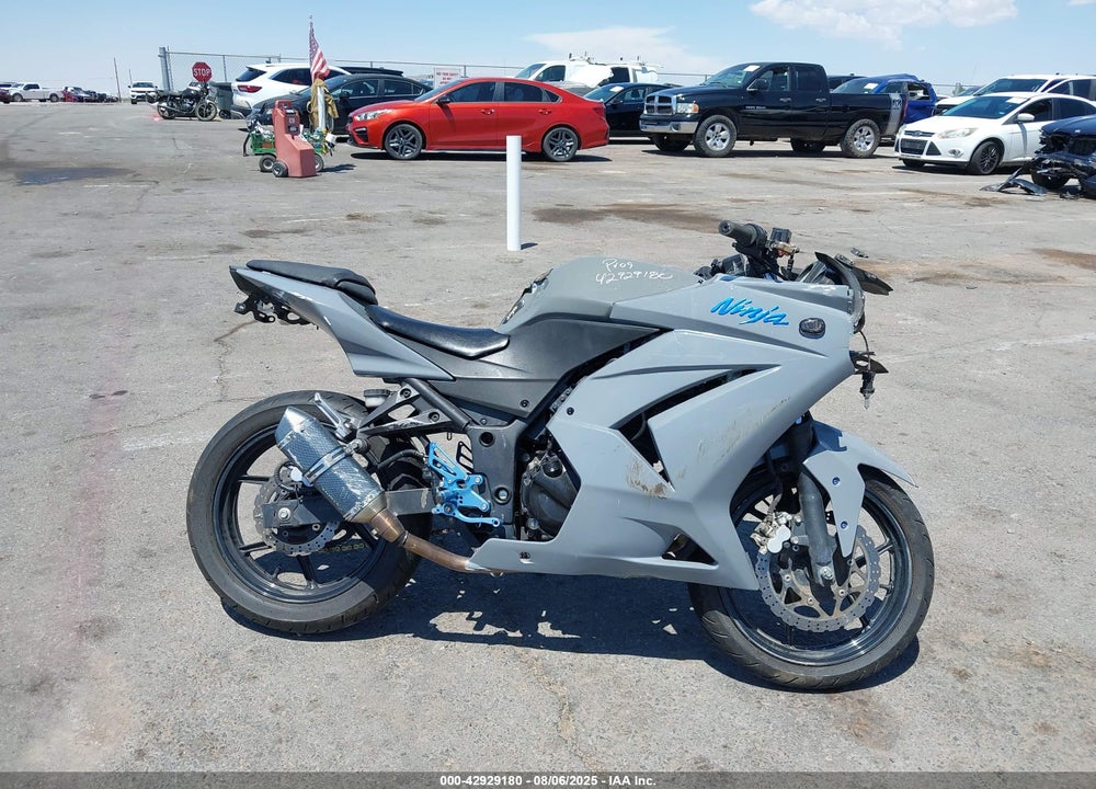 2012 KAWASAKI EX250 J VIN: JKAEXMJ19CDAB2265