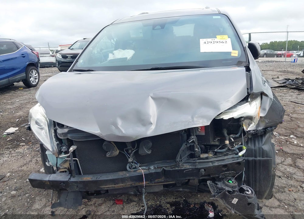 2018 TOYOTA SIENNA XLE 8 PASSENGER VIN: 5TDYZ3DC1JS958383