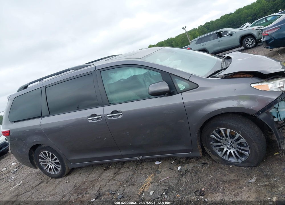 2018 TOYOTA SIENNA XLE 8 PASSENGER VIN: 5TDYZ3DC1JS958383