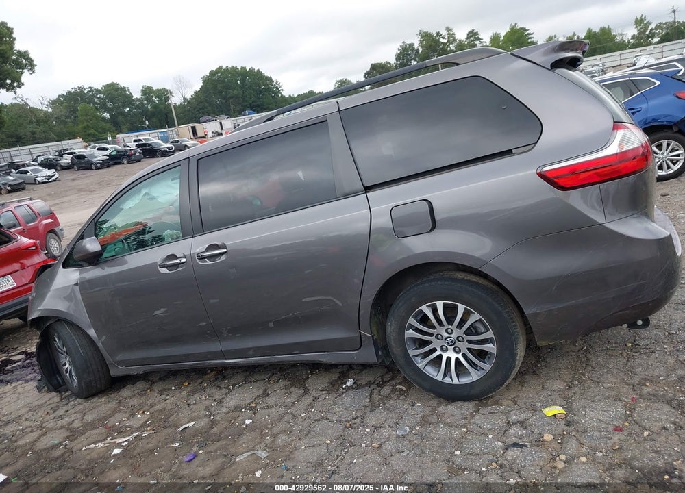 2018 TOYOTA SIENNA XLE 8 PASSENGER VIN: 5TDYZ3DC1JS958383