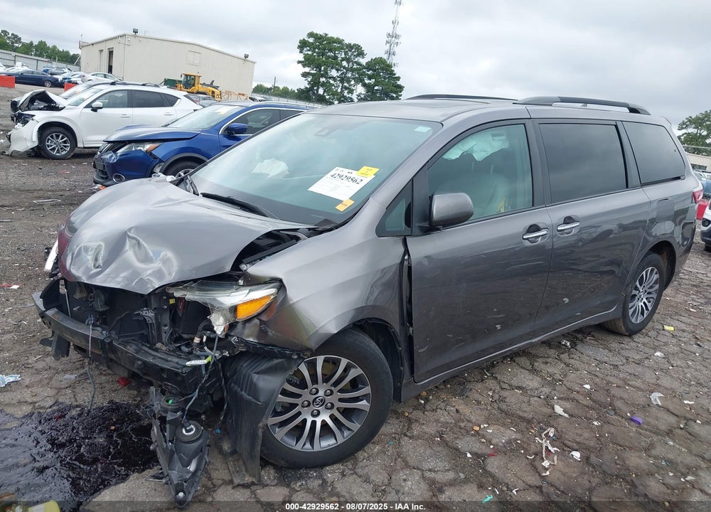 2018 TOYOTA SIENNA XLE 8 PASSENGER VIN: 5TDYZ3DC1JS958383